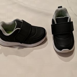 🌺3 for $20 Toddler boy size 8 black tennis shoes